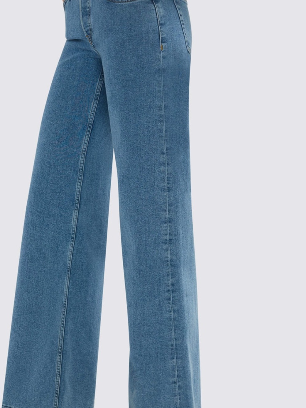 AKIRA High-Waist Wide-Leg Jeans in Medium Blue